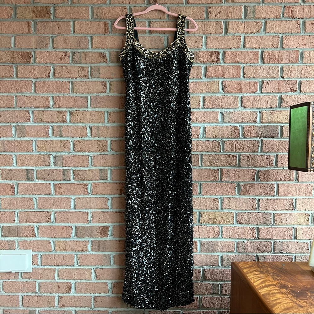 Vintage Niteline Della Roufogali 
Black & Gold Sequin Maxi Formal / Prom Dress